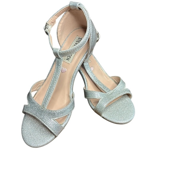 STEVE MADDEN GIRLS SILVER
SPARKLE PRINCESS 2” HEEL sandals size 2 preloved - Picture 1 of 8